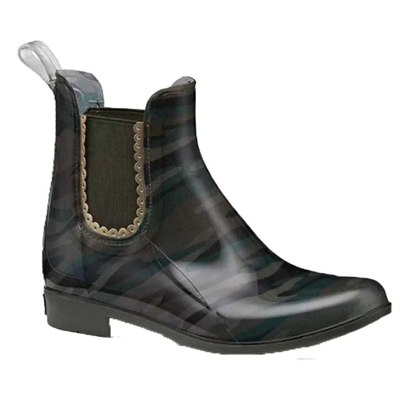 JACK Rogers Sallie Printed Rain Boot in Green. Camouflage - Picture 1 of 9